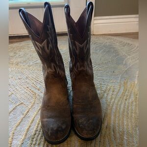 🌟Ariat Cowgirl Boots with Pink Stitching🌟